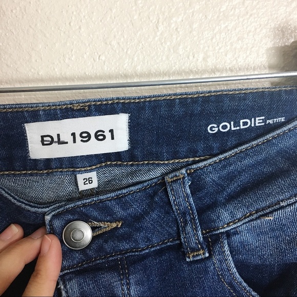 DL1961 Goldie Petite Jeans - Picture 3 of 8